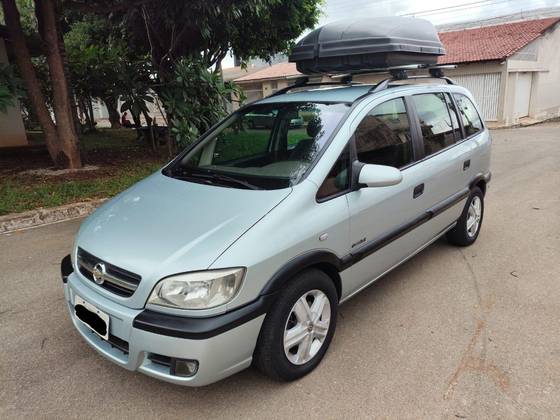 CHEVROLET ZAFIRA 2.0 MPFI COMFORT 8V FLEX 4P MANUAL CHEVROLET ZAFIRA 2.0 MPFI COMFORT 8V FLEX 4P MANUAL